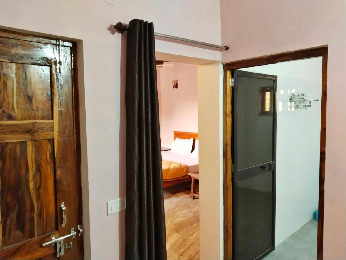 Sadhna Sadan Homestay Panna Madla Kültér fotó